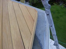 Balkonsanierung mit neuem Belag aus Tropenholz
