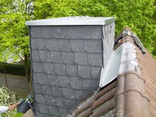 Schornsteinkopf mit Dämmung und Naturschiefer bekleidet